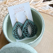 Load image into Gallery viewer, Plume Earrings
